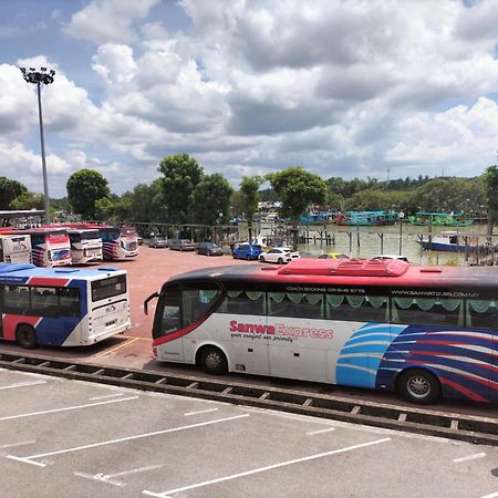 Ulfah Mersing Kültér fotó